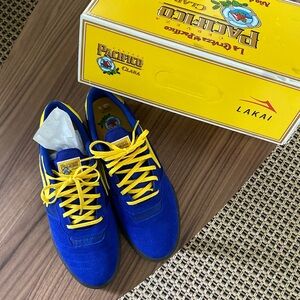 never been worn Blue/Yellow Suede CAMBRIDGE Lakai sneakers
